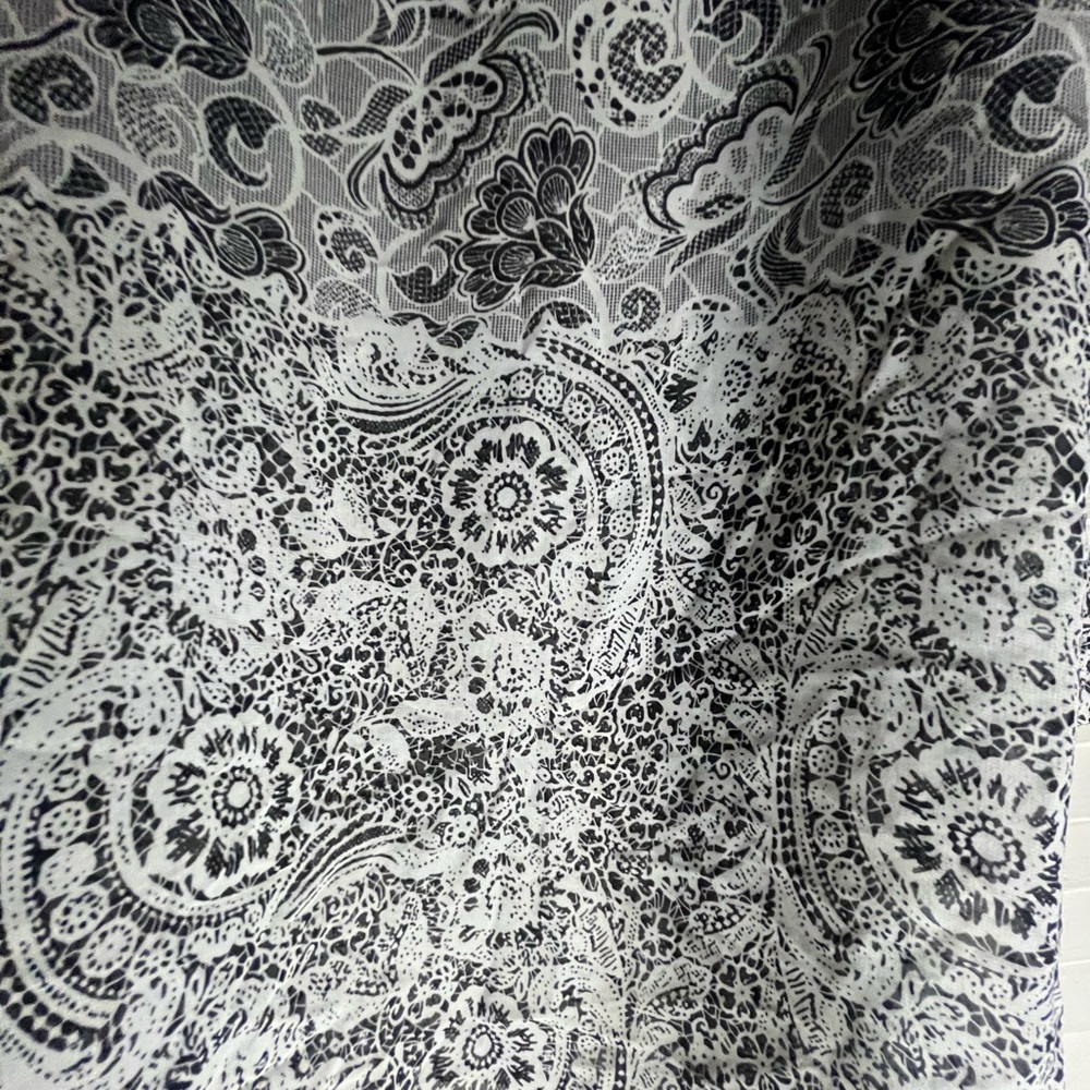 CHICO’S Patterned black and white Blouse - Picture 3 of 8
